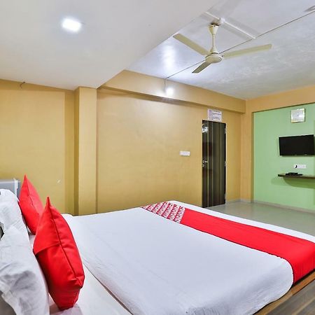 Oyo 24833 Hotel Silver Daman Bagian luar foto
