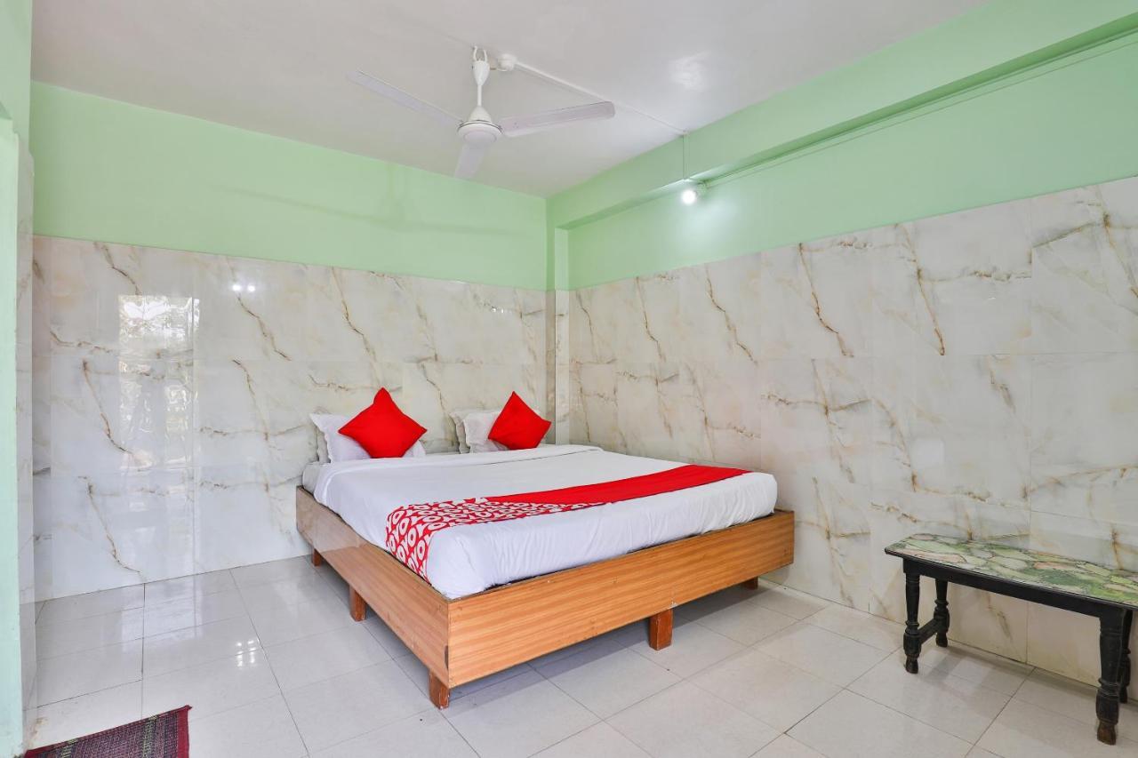 Oyo 24833 Hotel Silver Daman Bagian luar foto