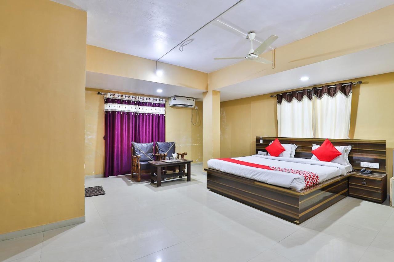 Oyo 24833 Hotel Silver Daman Bagian luar foto