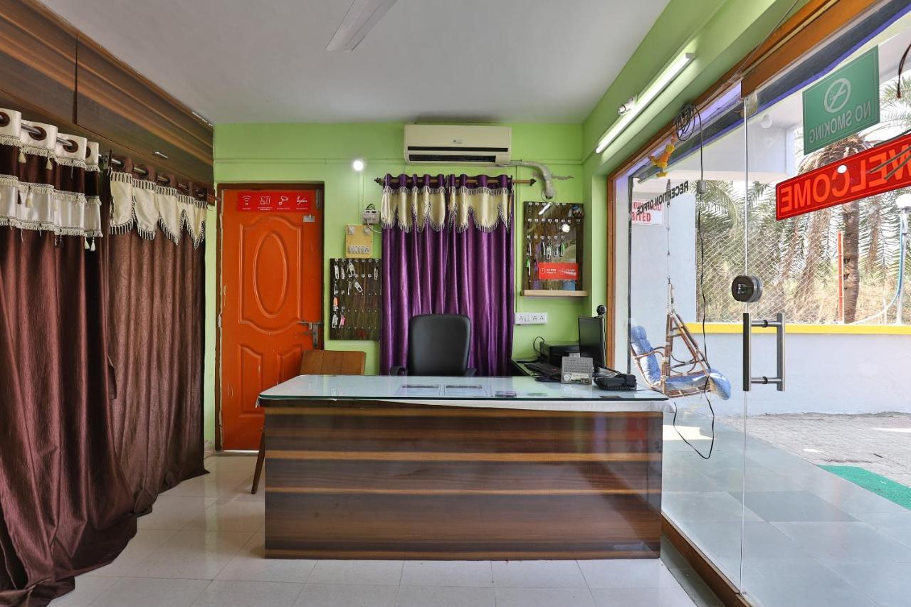 Oyo 24833 Hotel Silver Daman Bagian luar foto