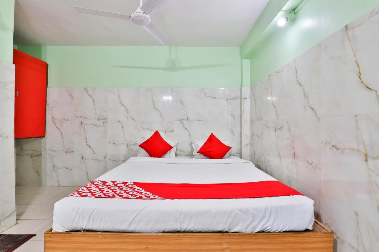 Oyo 24833 Hotel Silver Daman Bagian luar foto