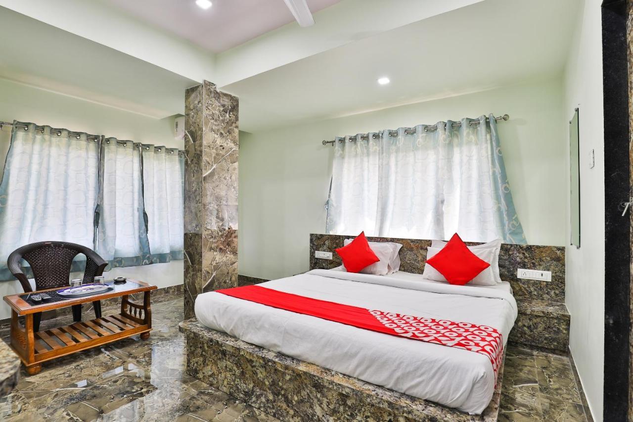 Oyo 24833 Hotel Silver Daman Bagian luar foto