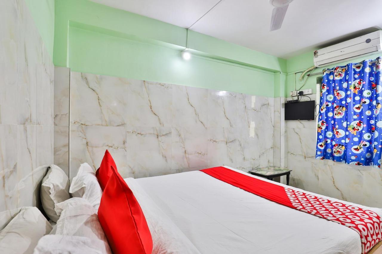 Oyo 24833 Hotel Silver Daman Bagian luar foto