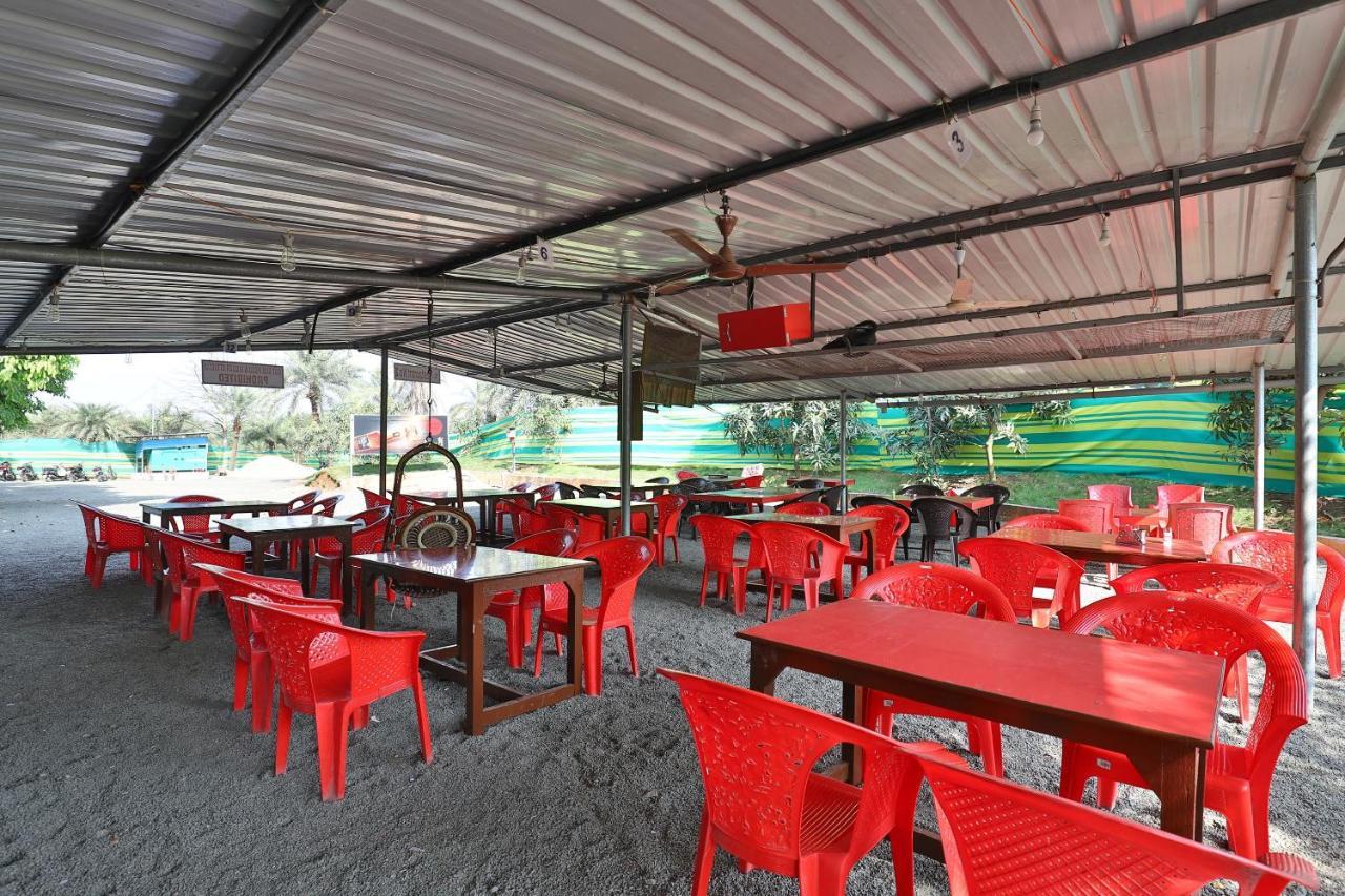 Oyo 24833 Hotel Silver Daman Bagian luar foto