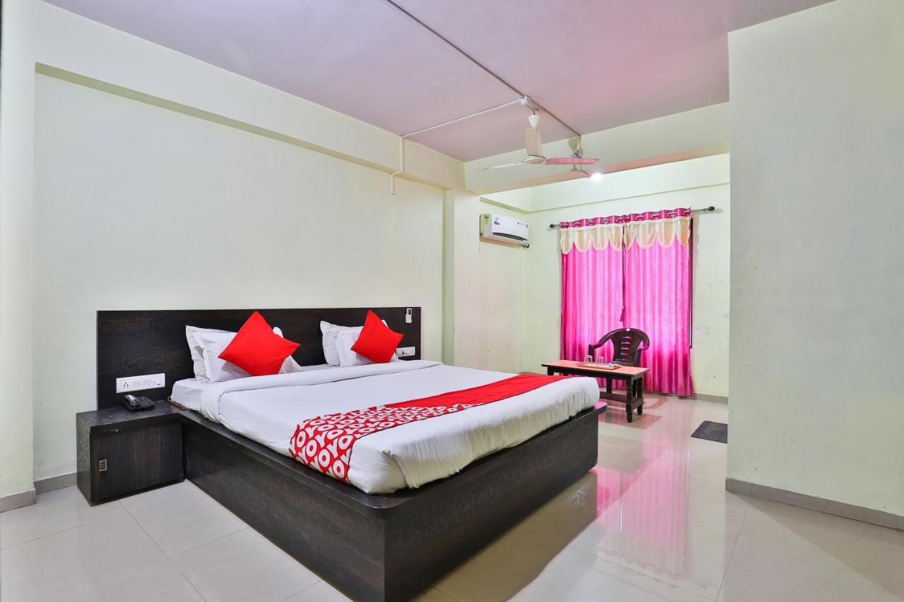 Oyo 24833 Hotel Silver Daman Bagian luar foto