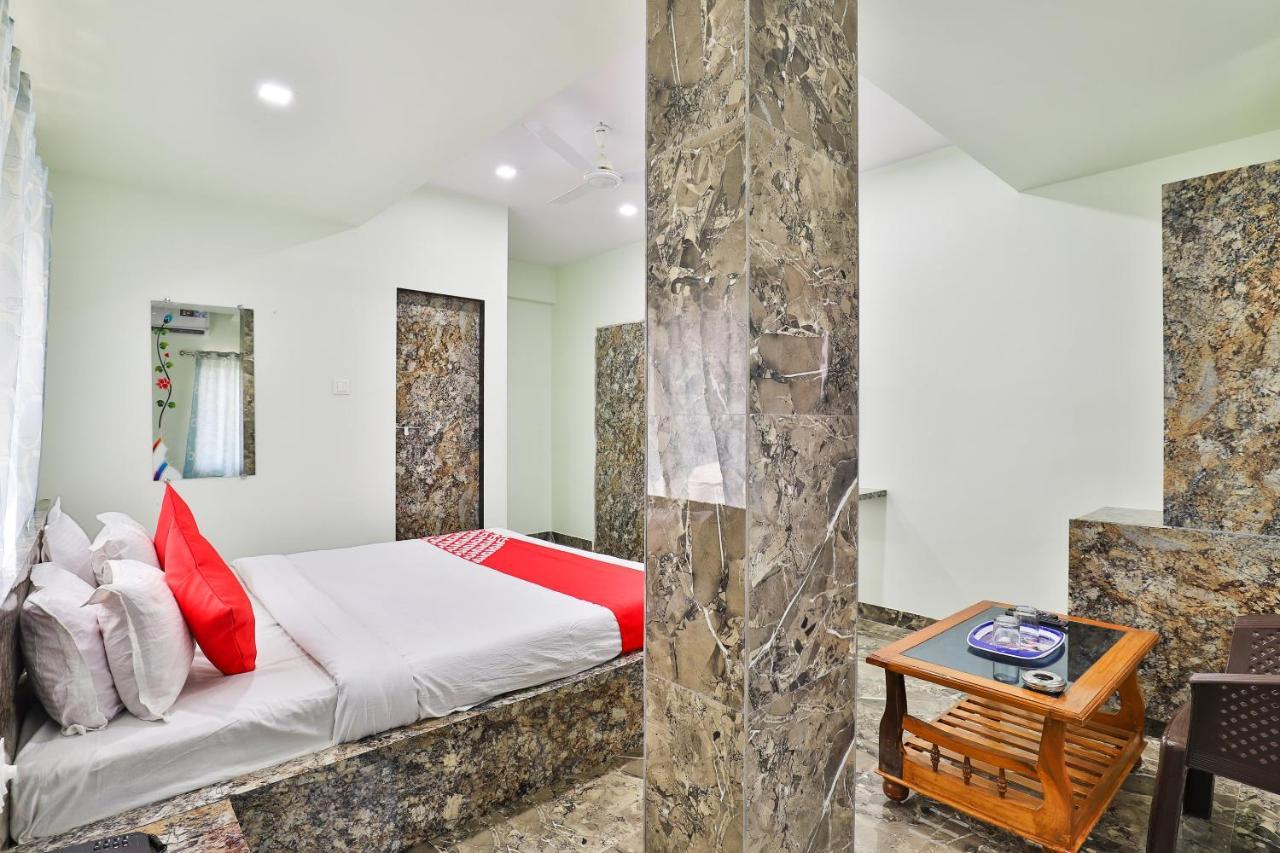 Oyo 24833 Hotel Silver Daman Bagian luar foto