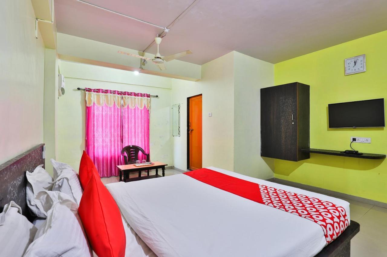 Oyo 24833 Hotel Silver Daman Bagian luar foto