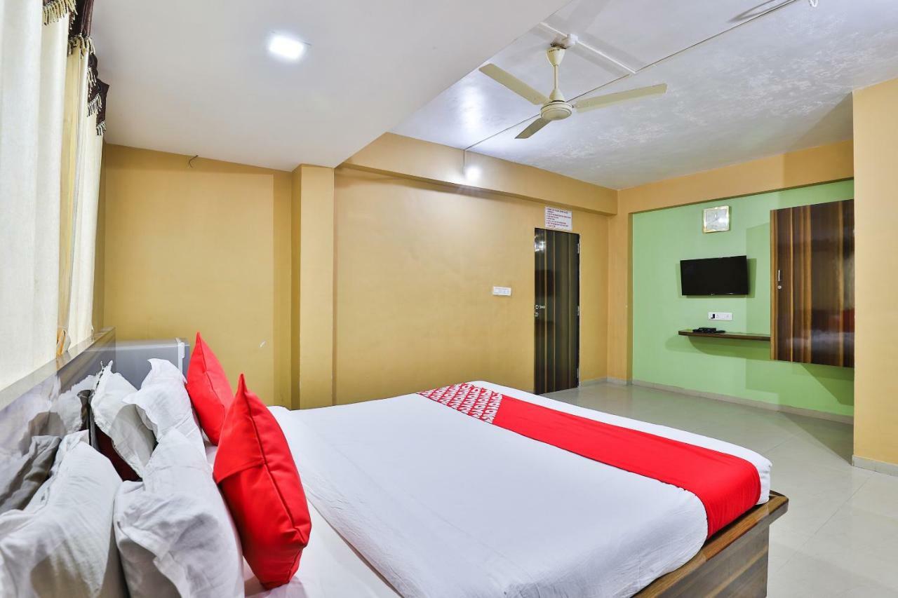 Oyo 24833 Hotel Silver Daman Bagian luar foto