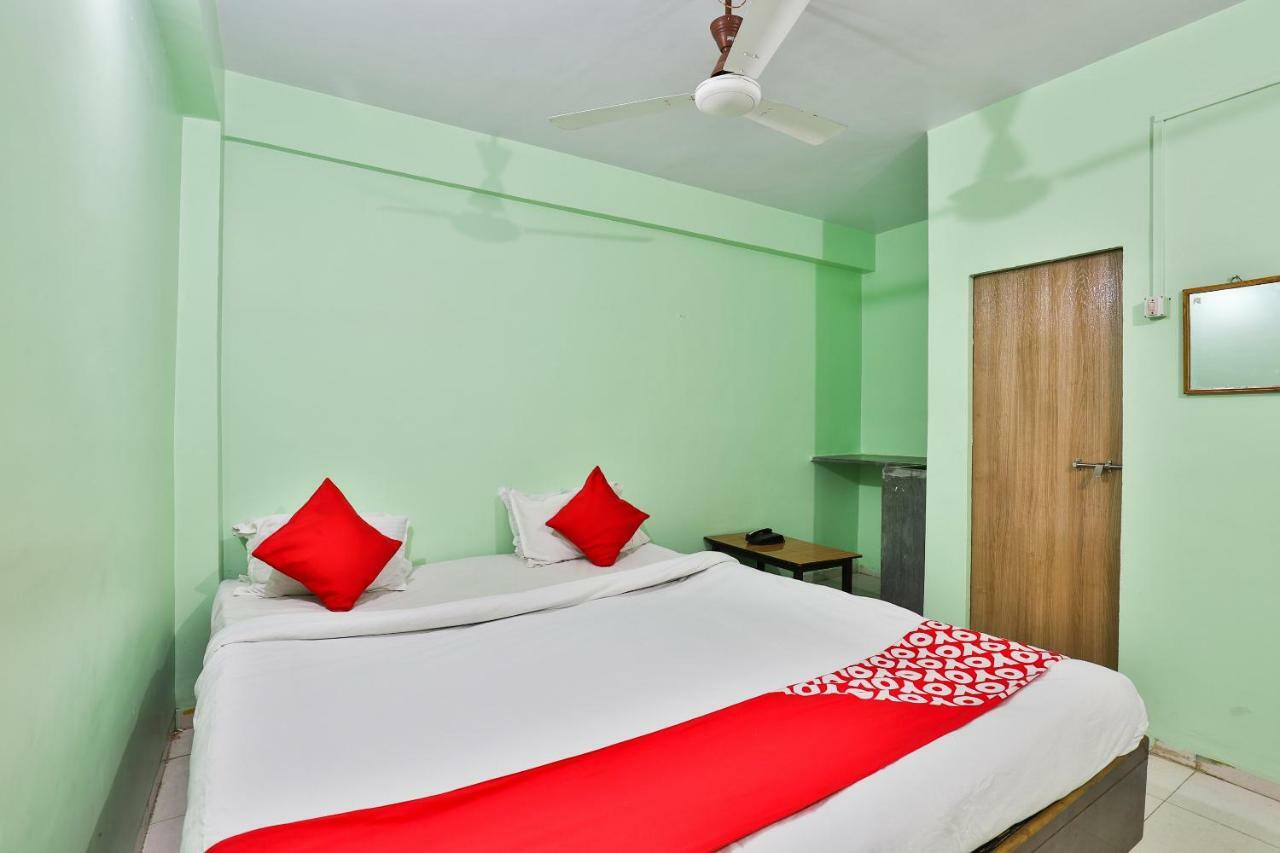Oyo 24833 Hotel Silver Daman Bagian luar foto